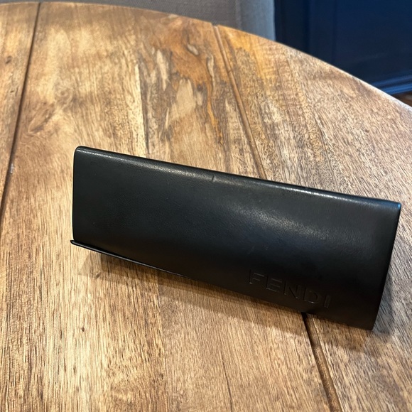 Fendi glasses case - Picture 3 of 4